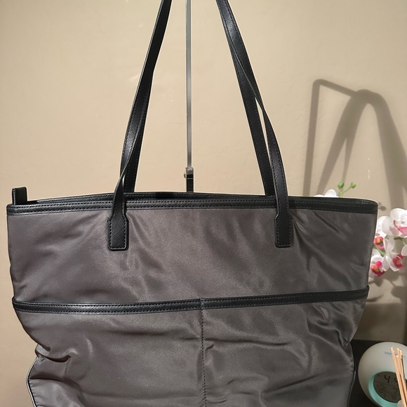 Michael Kors Designer Medium Gray Nylon Shoudler Tote Handbag W/ Outer Pockets - Picture 2 of 13